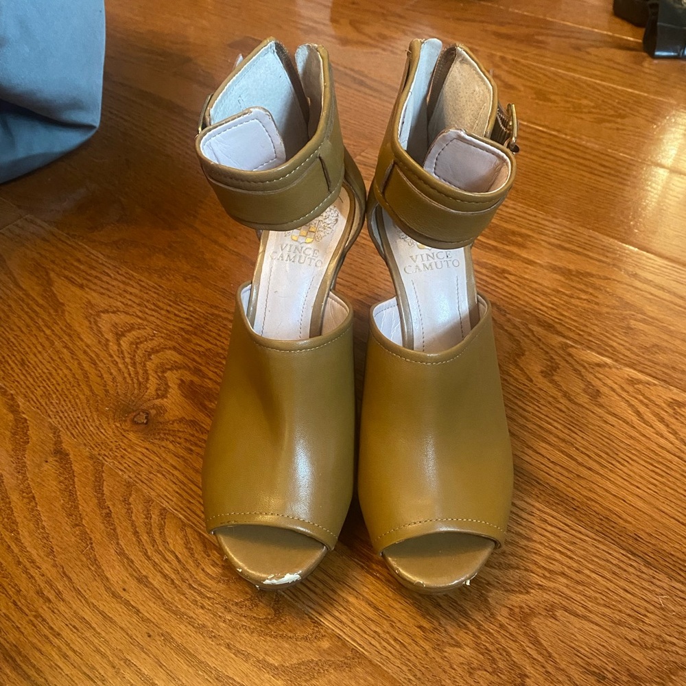 Vince Camuto brown/tan wedges
